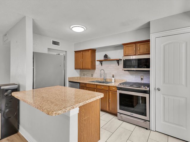 6708 Wagonet Road, Forest Hill, TX 76140