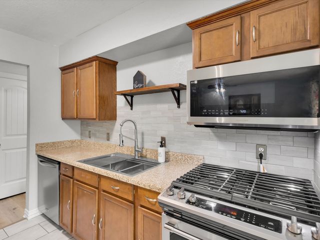 6708 Wagonet Road, Forest Hill, TX 76140