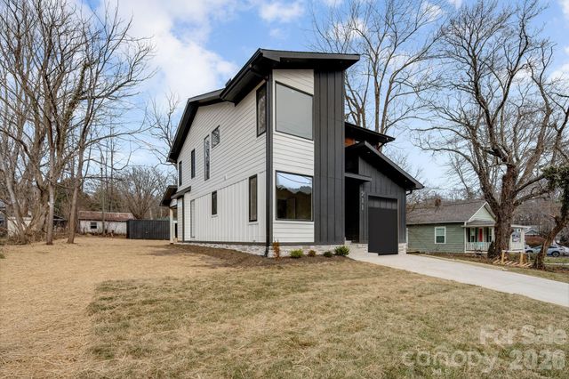 211 Ruby Avenue, Black Mountain, NC 28711