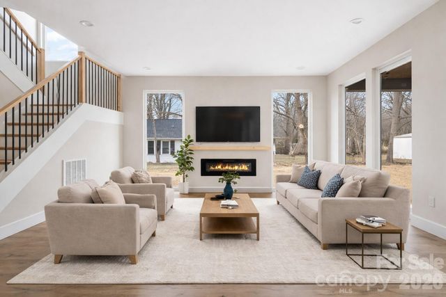 211 Ruby Avenue, Black Mountain, NC 28711