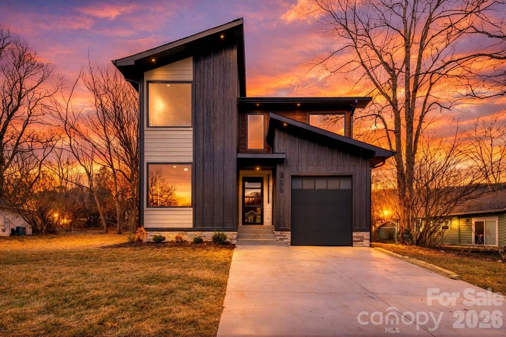 211 Ruby Avenue, Black Mountain, NC 28711