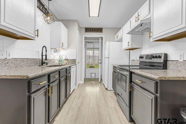 1107 Woodlands Park, Lindale, TX 75771