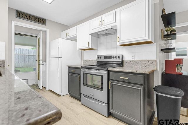 1107 Woodlands Park, Lindale, TX 75771