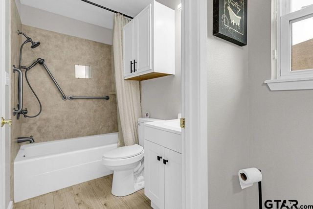 1107 Woodlands Park, Lindale, TX 75771