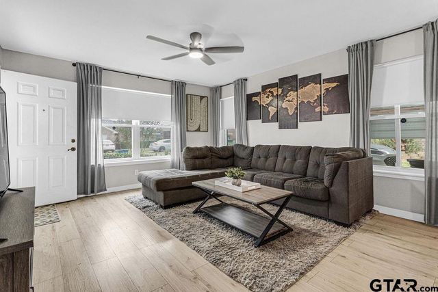 1107 Woodlands Park, Lindale, TX 75771