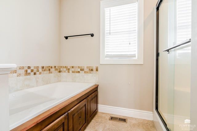 2204 Londondery Drive, Manhattan, KS 66503