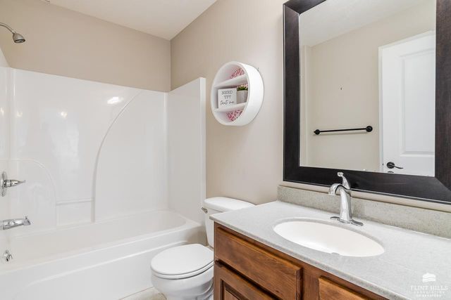 2204 Londondery Drive, Manhattan, KS 66503