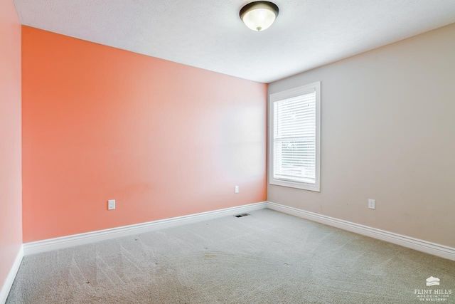 2204 Londondery Drive, Manhattan, KS 66503