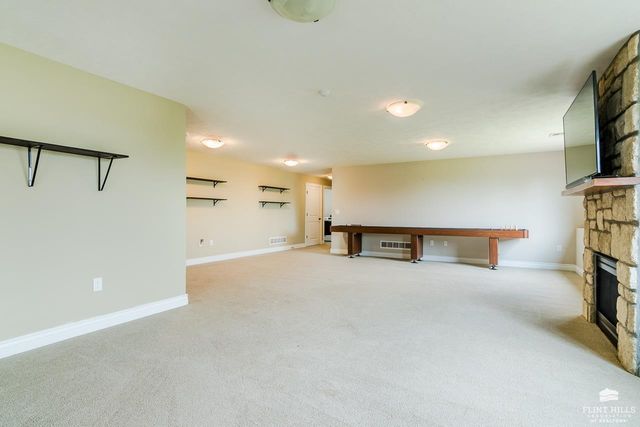 2204 Londondery Drive, Manhattan, KS 66503