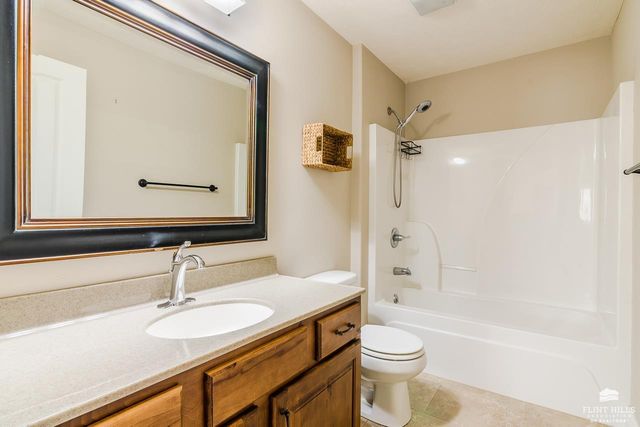 2204 Londondery Drive, Manhattan, KS 66503