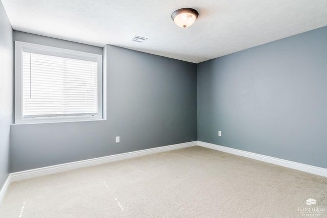 2204 Londondery Drive, Manhattan, KS 66503