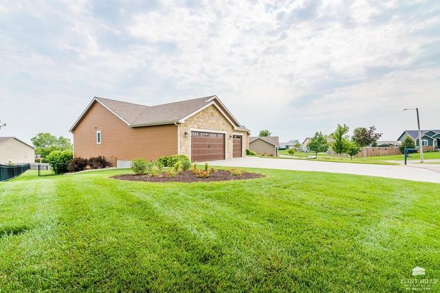 2204 Londondery Drive, Manhattan, KS 66503