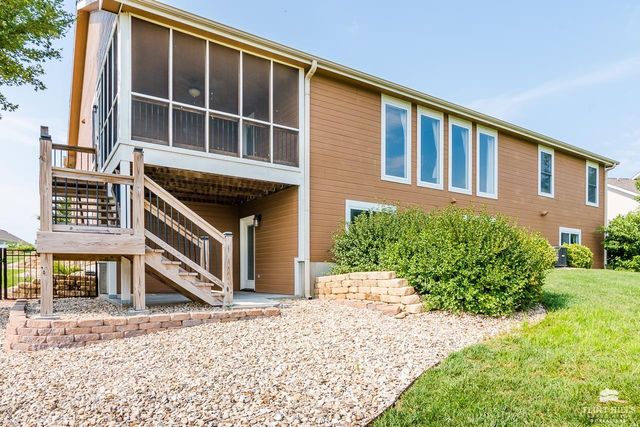 2204 Londondery Drive, Manhattan, KS 66503