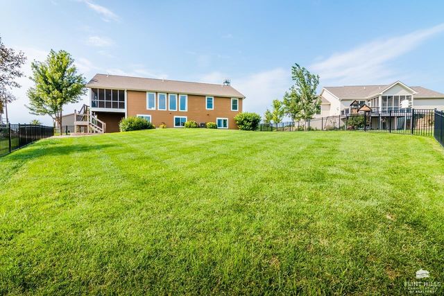 2204 Londondery Drive, Manhattan, KS 66503
