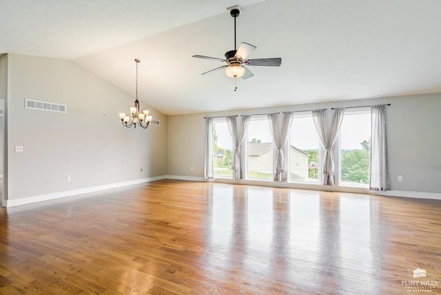 2204 Londondery Drive, Manhattan, KS 66503