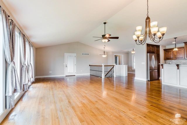2204 Londondery Drive, Manhattan, KS 66503