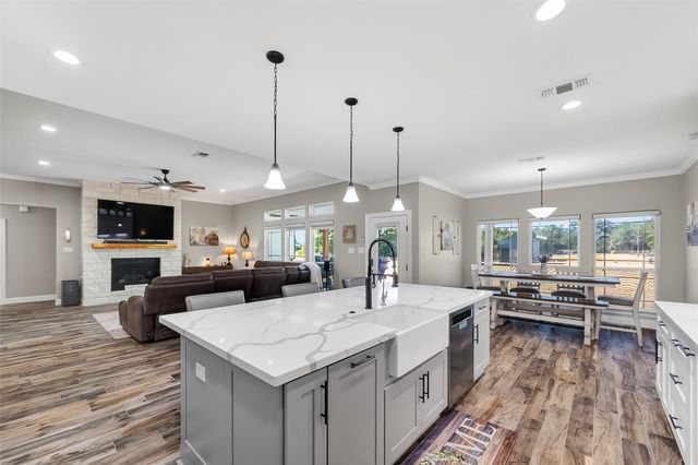 3210 Avenue Q, Santa Fe, TX 77510