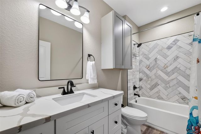 3210 Avenue Q, Santa Fe, TX 77510