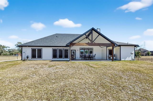 3210 Avenue Q, Santa Fe, TX 77510