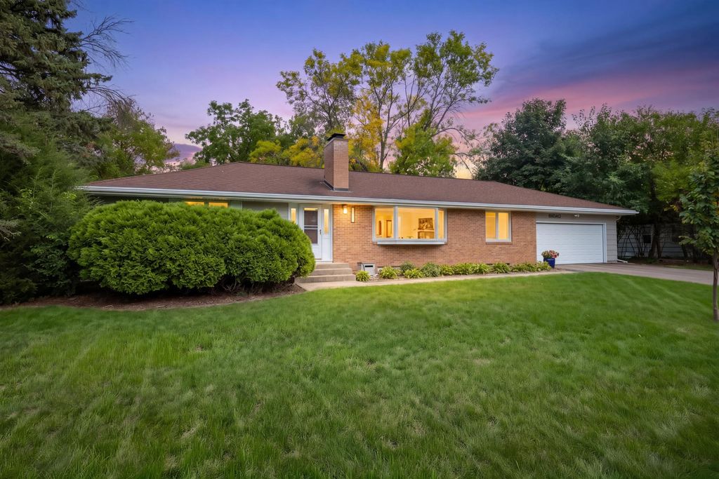 10800 Oak Knoll Terrace N, Minnetonka, MN 55305 — exterior