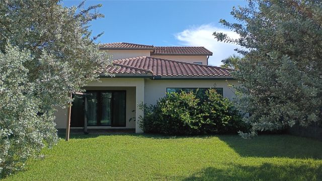 1280 SW 113th Way, Pembroke Pines, FL 33025