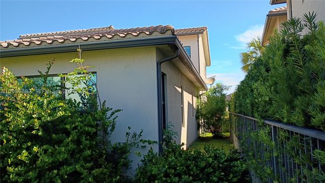 1280 SW 113th Way, Pembroke Pines, FL 33025