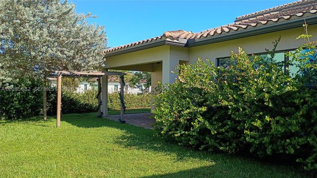 1280 SW 113th Way, Pembroke Pines, FL 33025
