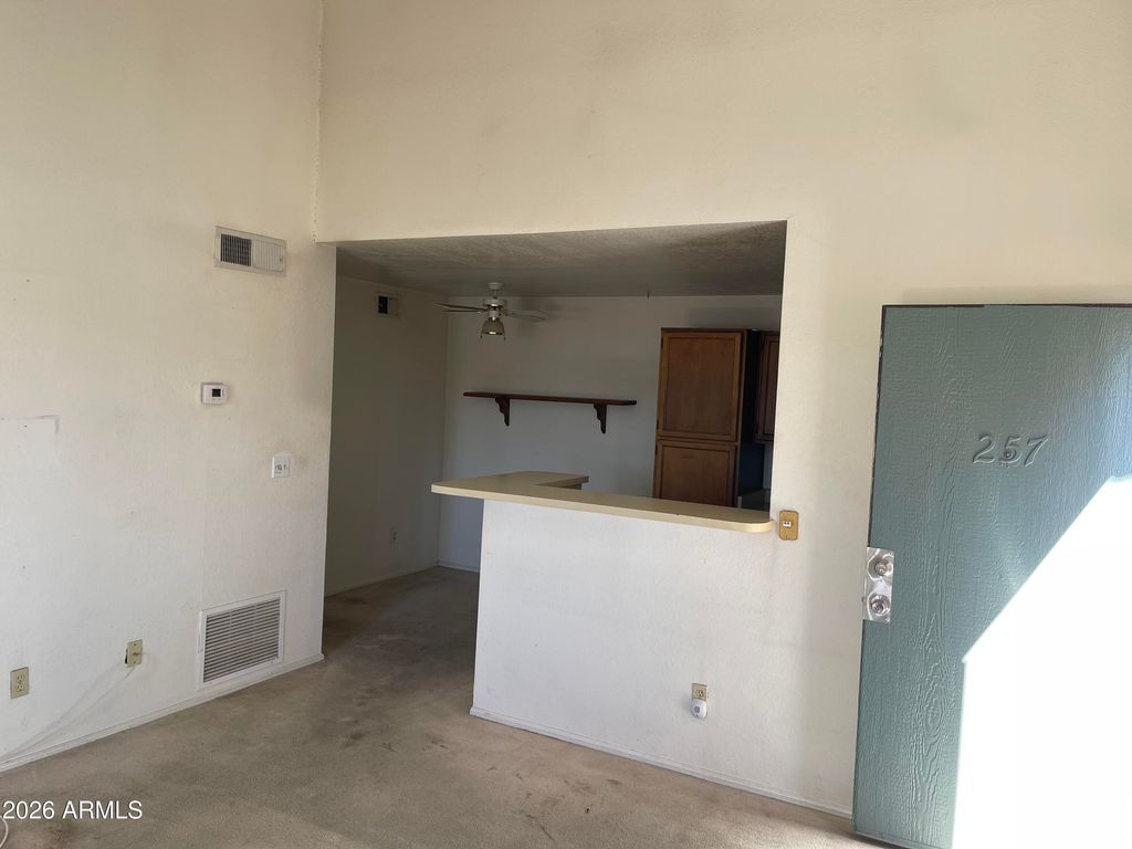 Image 4 of property listing at 623 W GUADALUPE Road 257, Mesa, AZ 85210
