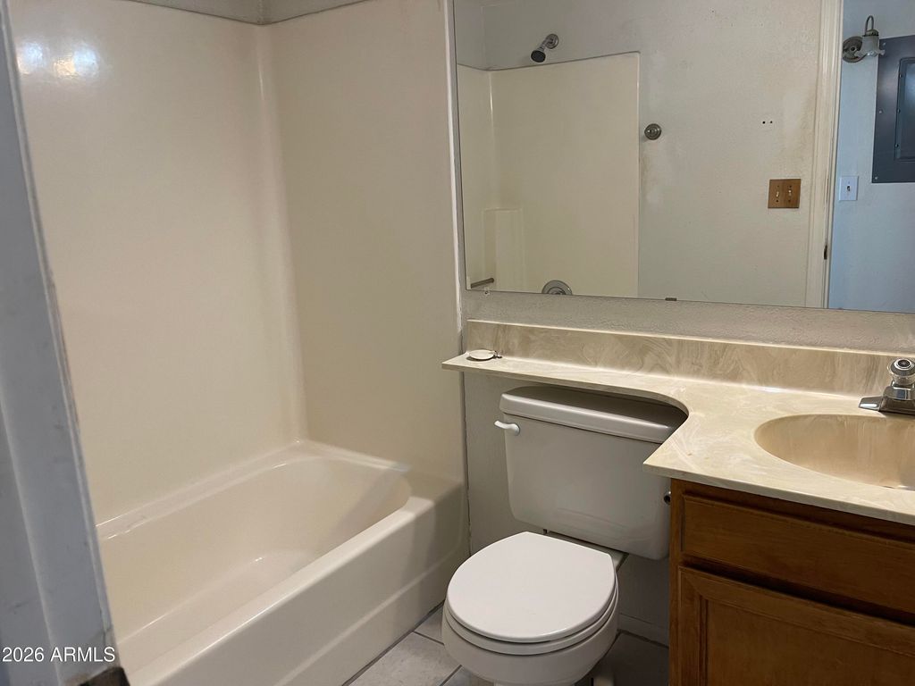 Image 5 of property listing at 623 W GUADALUPE Road 257, Mesa, AZ 85210
