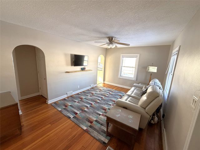 1704 Merle Hay Road, Des Moines, IA 50310