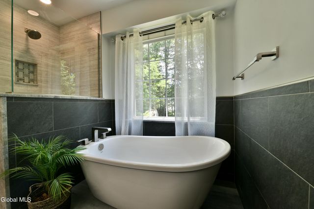 662 Stark Terrace, Milton, NY 12020