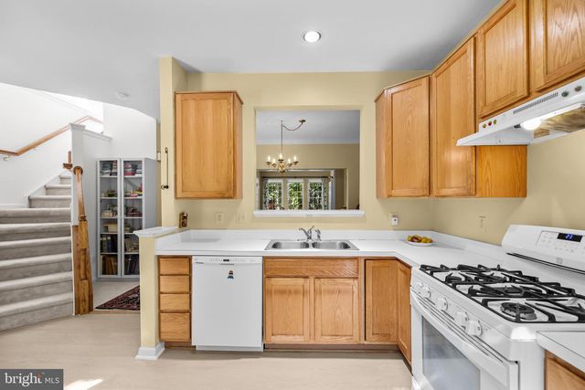 4925 WAPLE LN, Alexandria, VA 22304