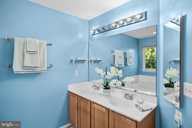 4925 WAPLE LN, Alexandria, VA 22304