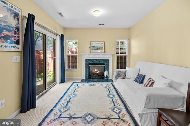 4925 WAPLE LN, Alexandria, VA 22304