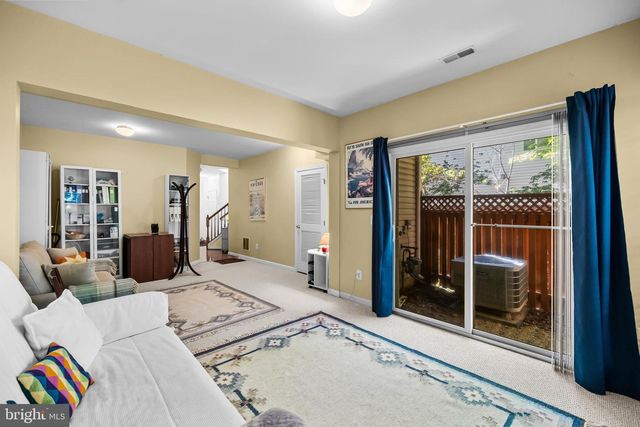 4925 WAPLE LN, Alexandria, VA 22304