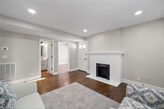 2318 walker Avenue, Winston-salem, NC 27103