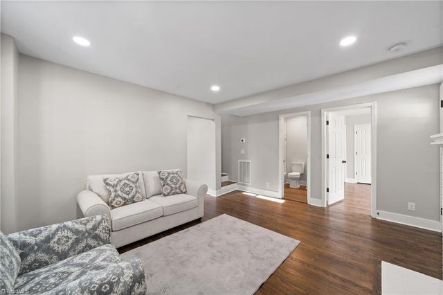 2318 walker Avenue, Winston-salem, NC 27103