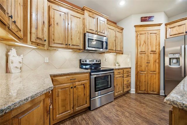 34097 W 90 Circle, De Soto, KS 66018