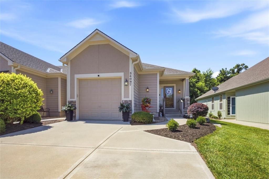 34097 W 90 Circle, De Soto, KS 66018
