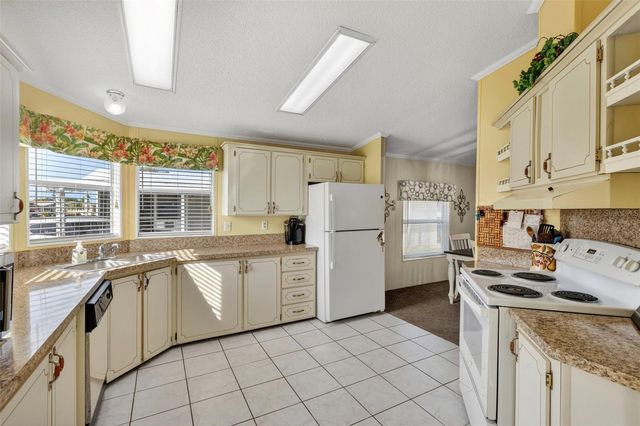 512 LA PLAYA CIRCLE, North Port, FL 34287