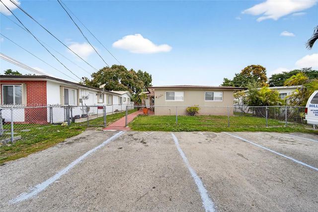 7261 SW 21st St 7263, Miami, FL 33155