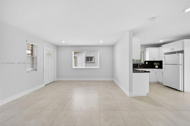 7261 SW 21st St 7263, Miami, FL 33155