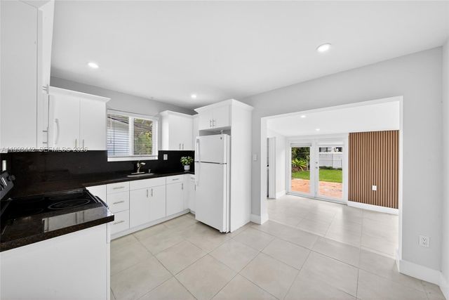 7261 SW 21st St 7263, Miami, FL 33155