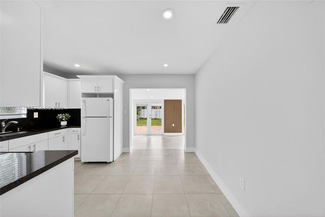 7261 SW 21st St 7263, Miami, FL 33155