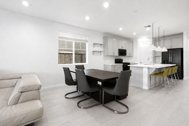 631 Aberdeen Ln, Lincoln, CA 95648