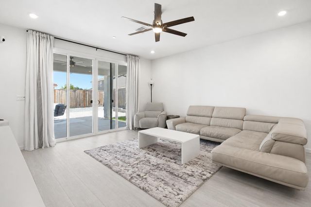 631 Aberdeen Ln, Lincoln, CA 95648
