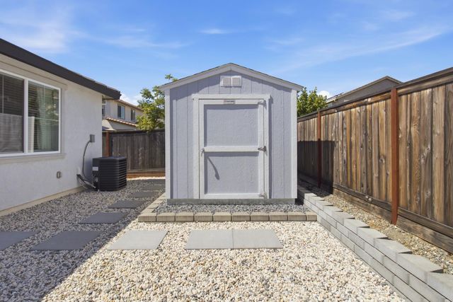 631 Aberdeen Ln, Lincoln, CA 95648