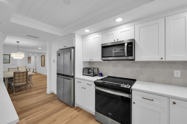 10 SE Turtle Creek Drive Unit B, Tequesta, FL 33469