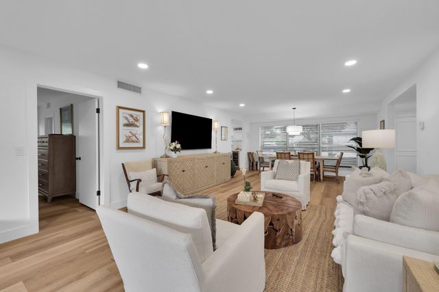 10 SE Turtle Creek Drive Unit B, Tequesta, FL 33469