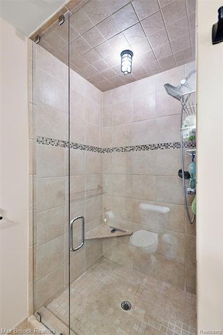 2022 Willow Beach Street, Keego Harbor, MI 48320